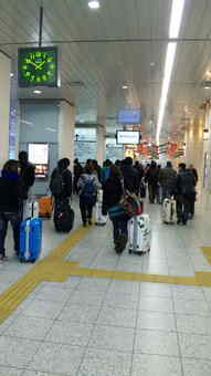 旅人達（ツアースタッフのみんな）の背中