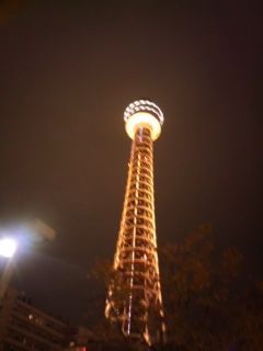 雨のマリンタワー