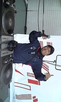 DJ‐SASA （本業は演出家です）