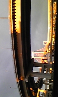 雲の切れ間から