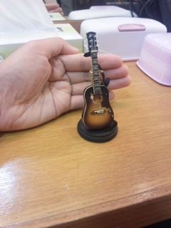 マイギター……ちっちゃ！